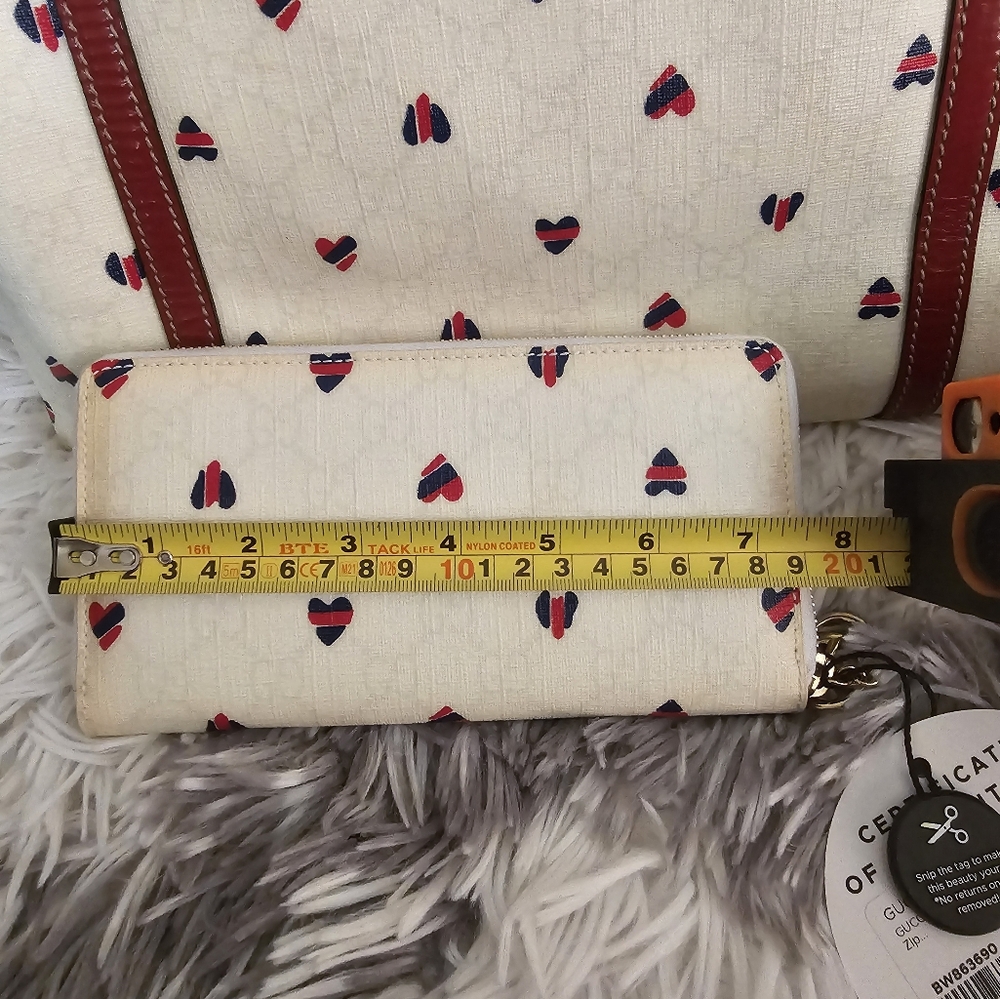 Pre loved   Gucci  plus Monogram Hearts zip wallet  only